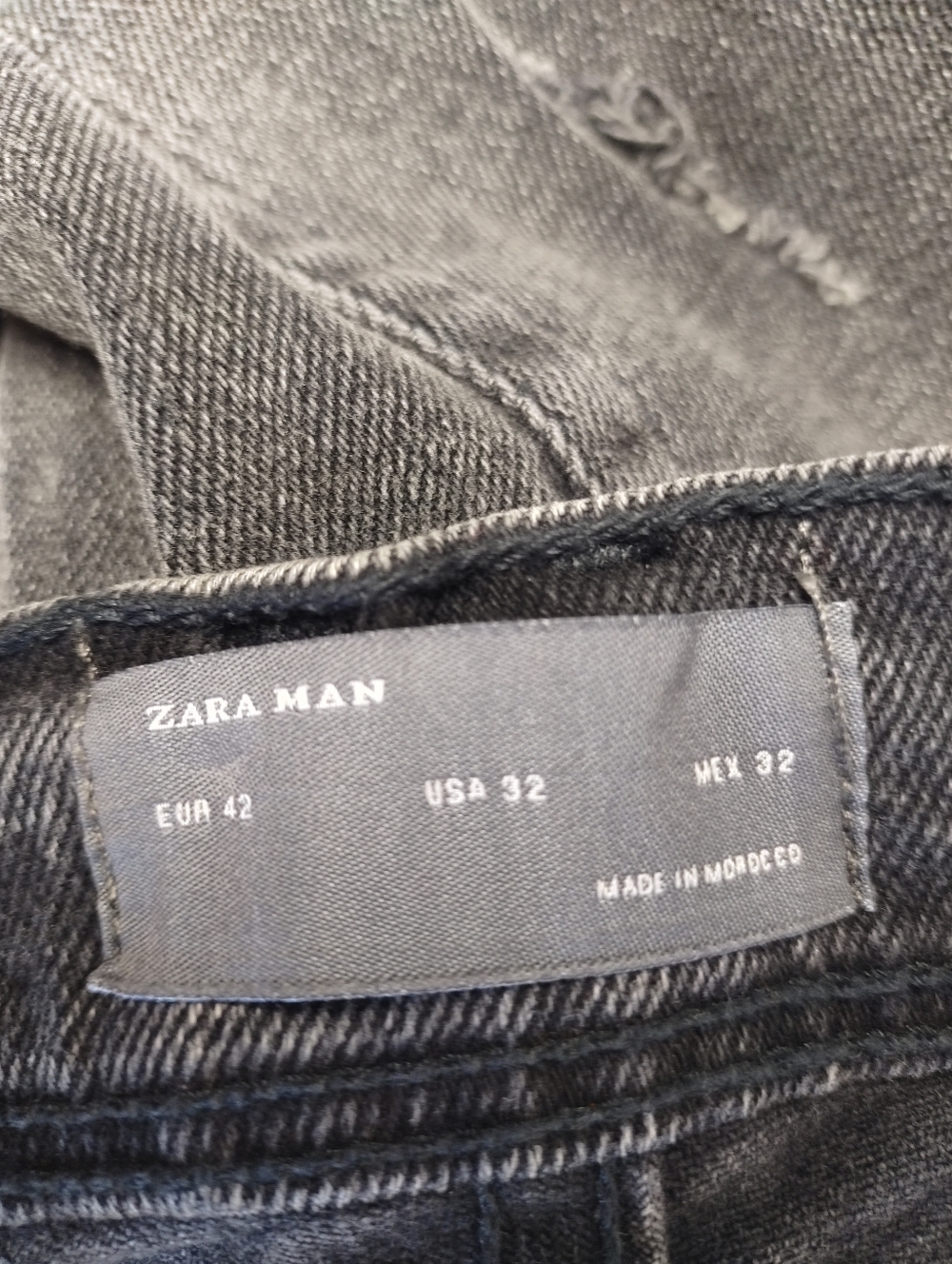 Zara Man Carrot Fit Black Ripped Jeans Men's 32 Distressed Removable Chain NWT - Picture 9 of 11